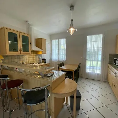 Authentique Avec Jardin Entre Centre Et Ocean A - Fr-1-413-211 Сasa de vacaciones *